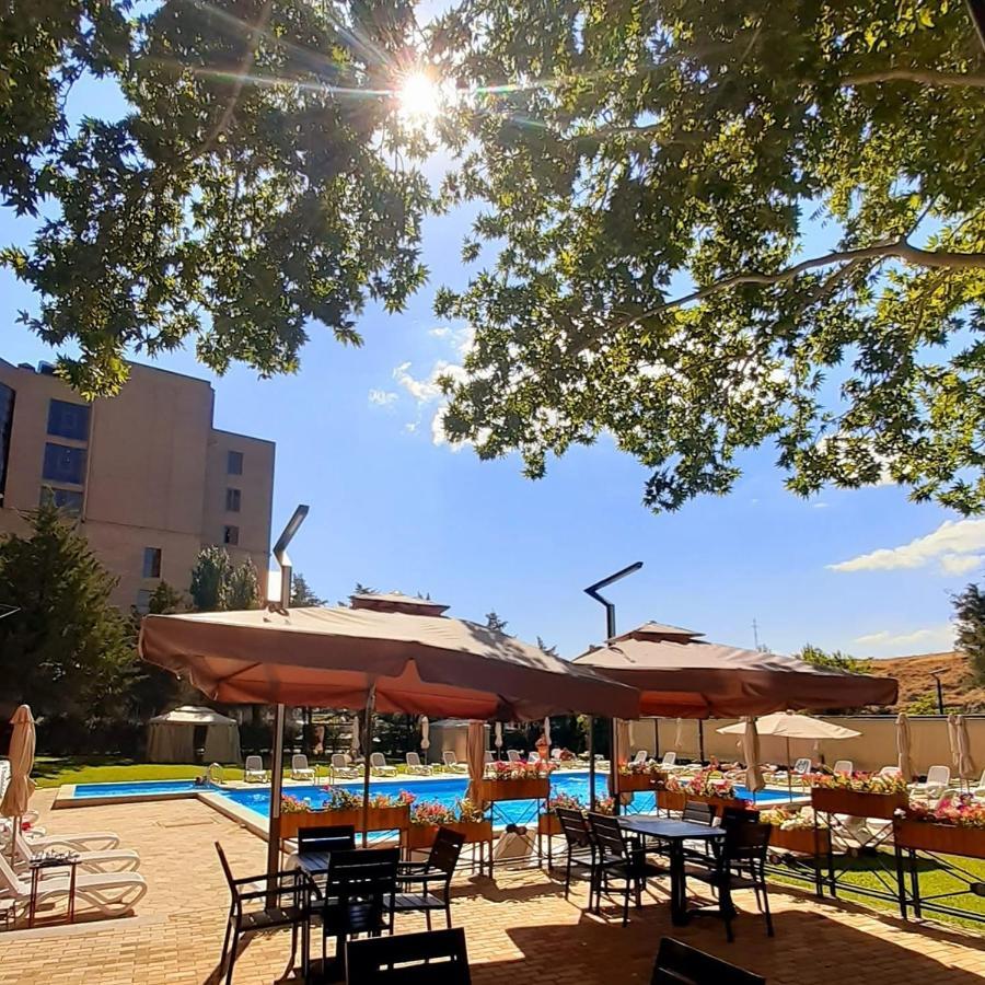 יירבאן President Hotel By Hrazdan Hotel Cjsc מראה חיצוני תמונה