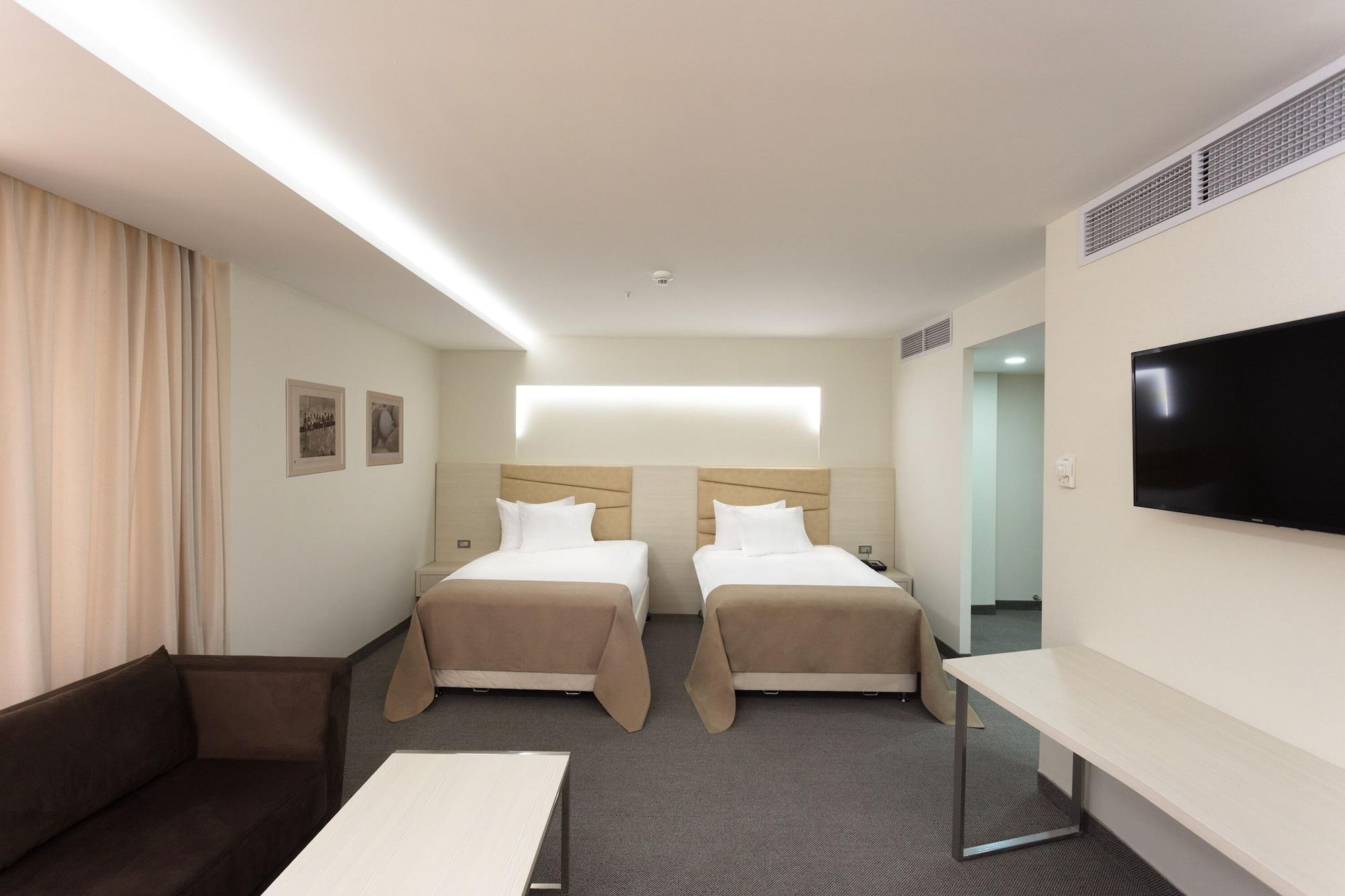 יירבאן President Hotel By Hrazdan Hotel Cjsc מראה חיצוני תמונה