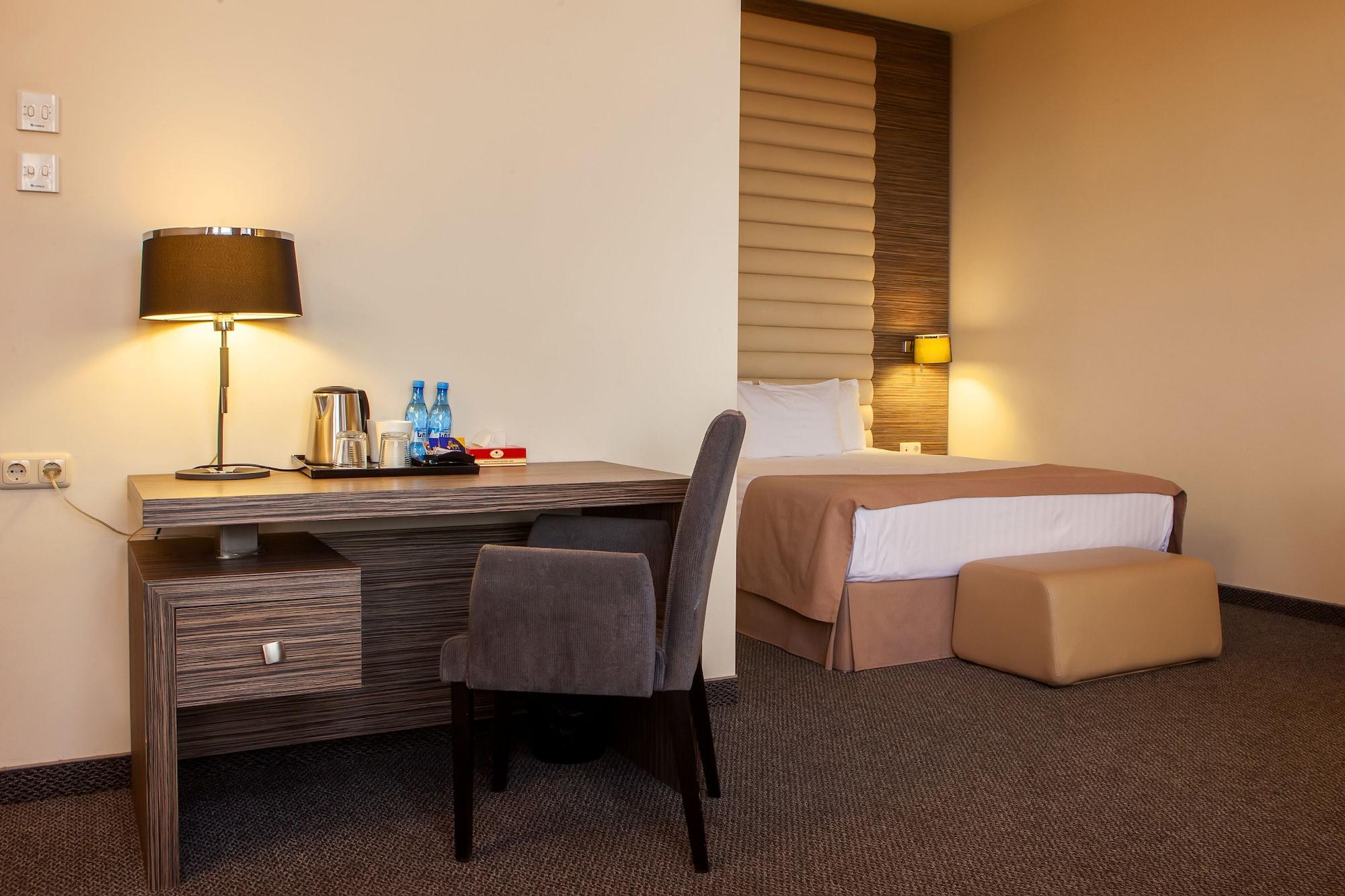 יירבאן President Hotel By Hrazdan Hotel Cjsc מראה חיצוני תמונה