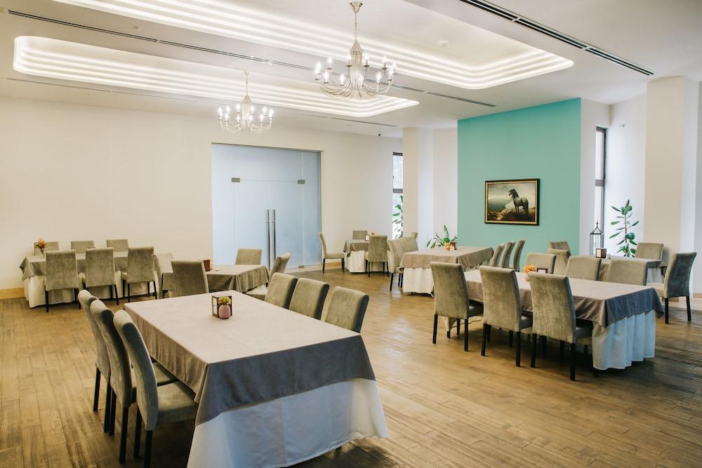 יירבאן President Hotel By Hrazdan Hotel Cjsc מראה חיצוני תמונה
