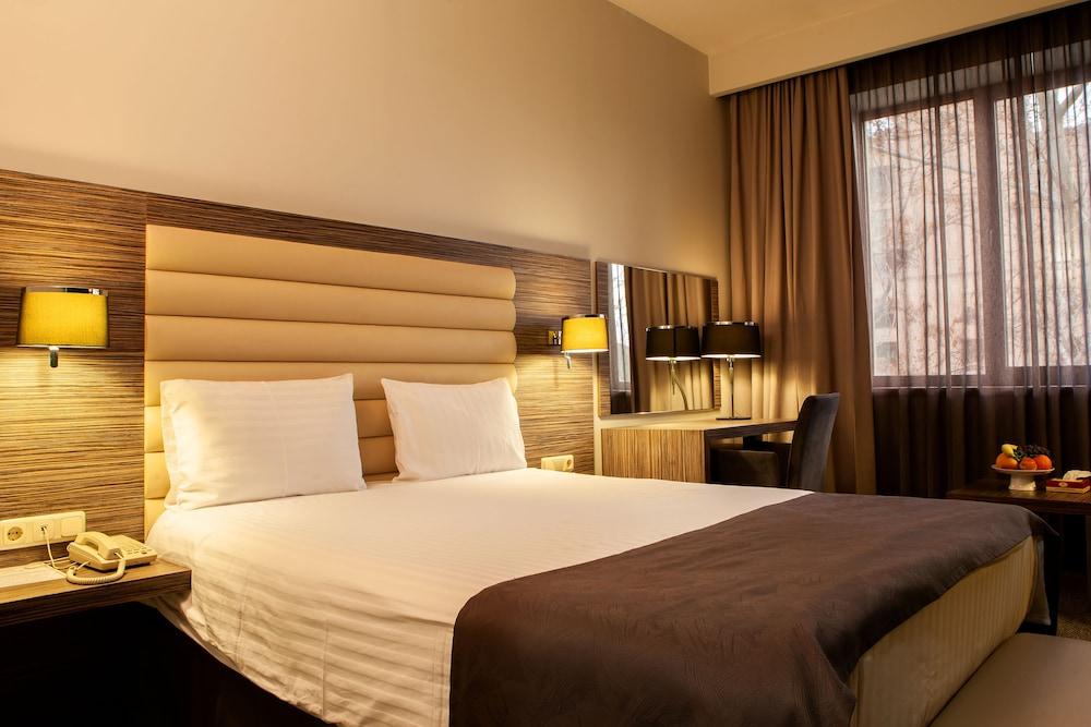 יירבאן President Hotel By Hrazdan Hotel Cjsc מראה חיצוני תמונה