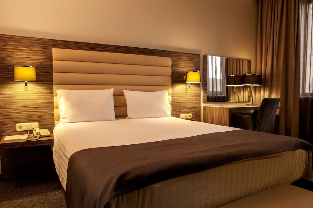 יירבאן President Hotel By Hrazdan Hotel Cjsc מראה חיצוני תמונה