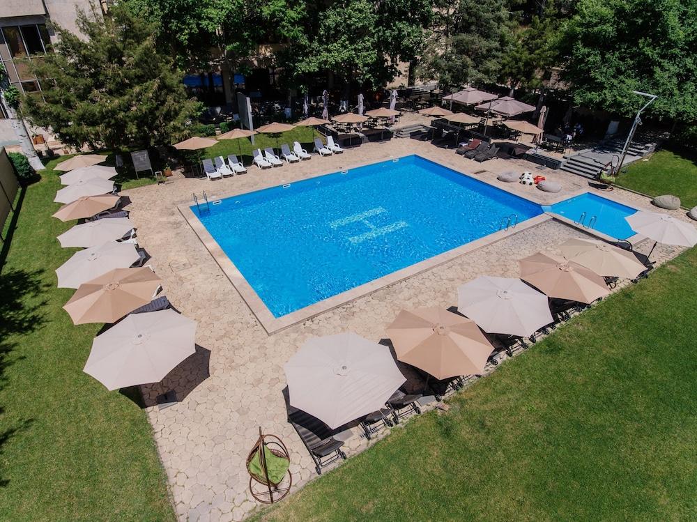 יירבאן President Hotel By Hrazdan Hotel Cjsc מראה חיצוני תמונה