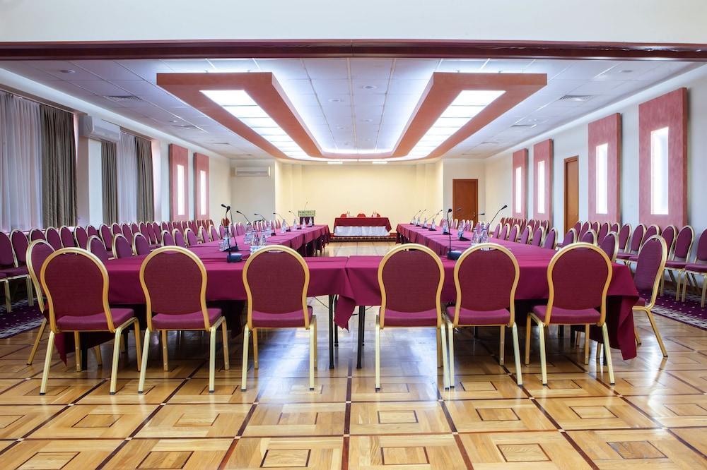 יירבאן President Hotel By Hrazdan Hotel Cjsc מראה חיצוני תמונה