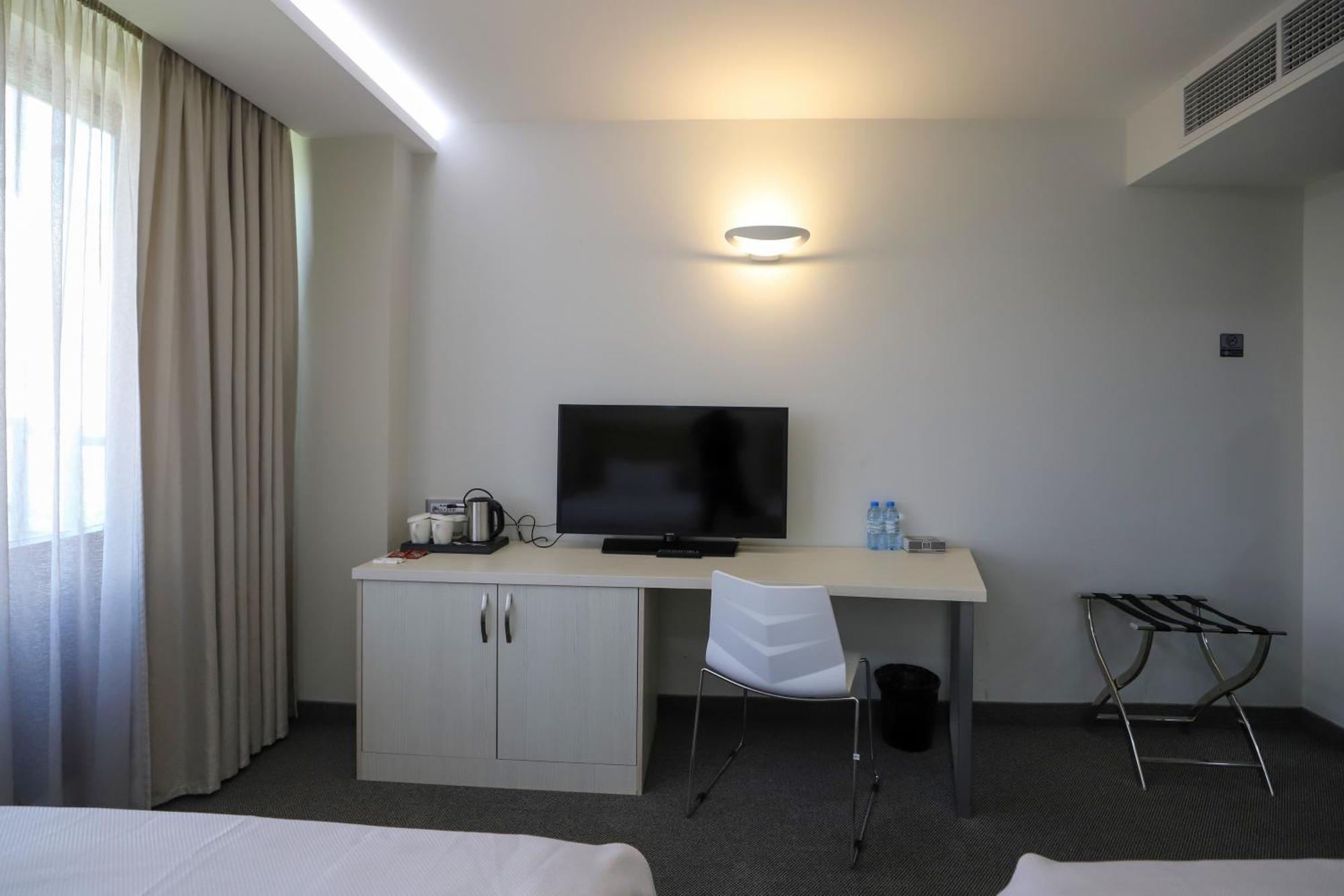 יירבאן President Hotel By Hrazdan Hotel Cjsc מראה חיצוני תמונה