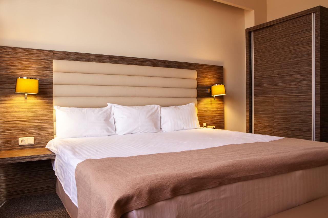 יירבאן President Hotel By Hrazdan Hotel Cjsc מראה חיצוני תמונה