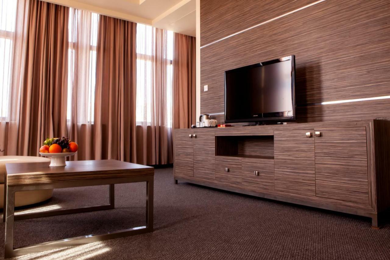 יירבאן President Hotel By Hrazdan Hotel Cjsc מראה חיצוני תמונה