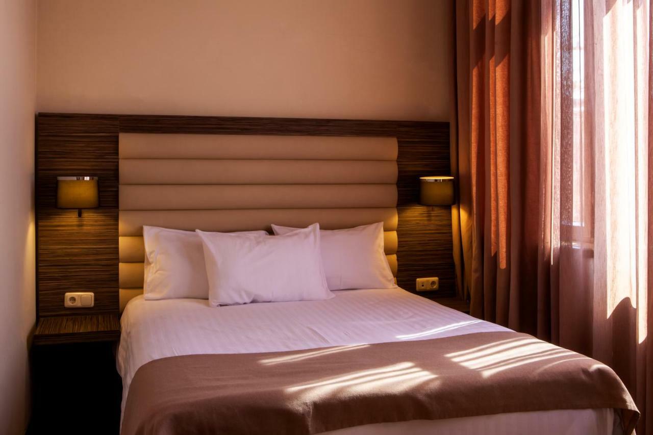 יירבאן President Hotel By Hrazdan Hotel Cjsc מראה חיצוני תמונה