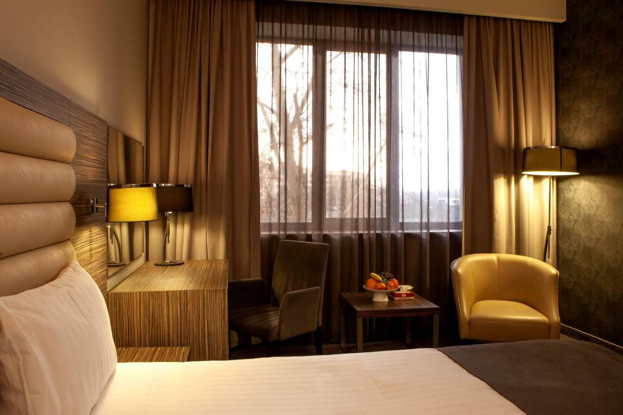 יירבאן President Hotel By Hrazdan Hotel Cjsc מראה חיצוני תמונה