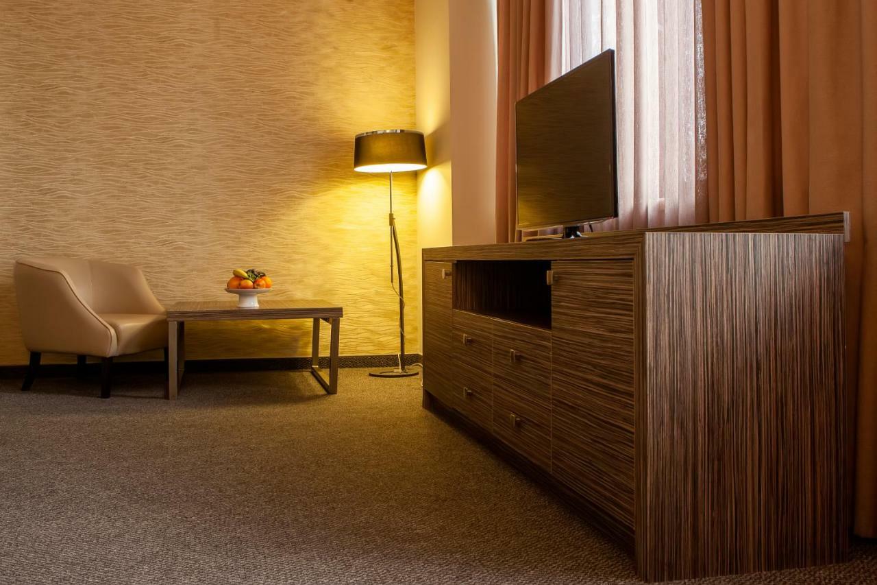 יירבאן President Hotel By Hrazdan Hotel Cjsc מראה חיצוני תמונה