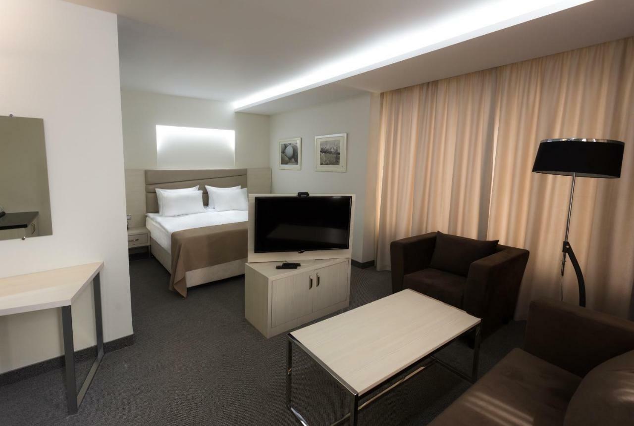 יירבאן President Hotel By Hrazdan Hotel Cjsc מראה חיצוני תמונה