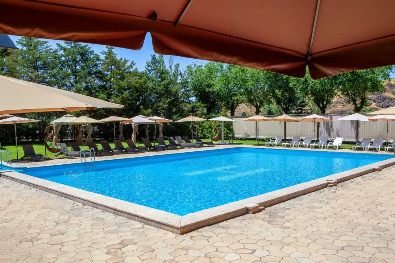 יירבאן President Hotel By Hrazdan Hotel Cjsc מראה חיצוני תמונה