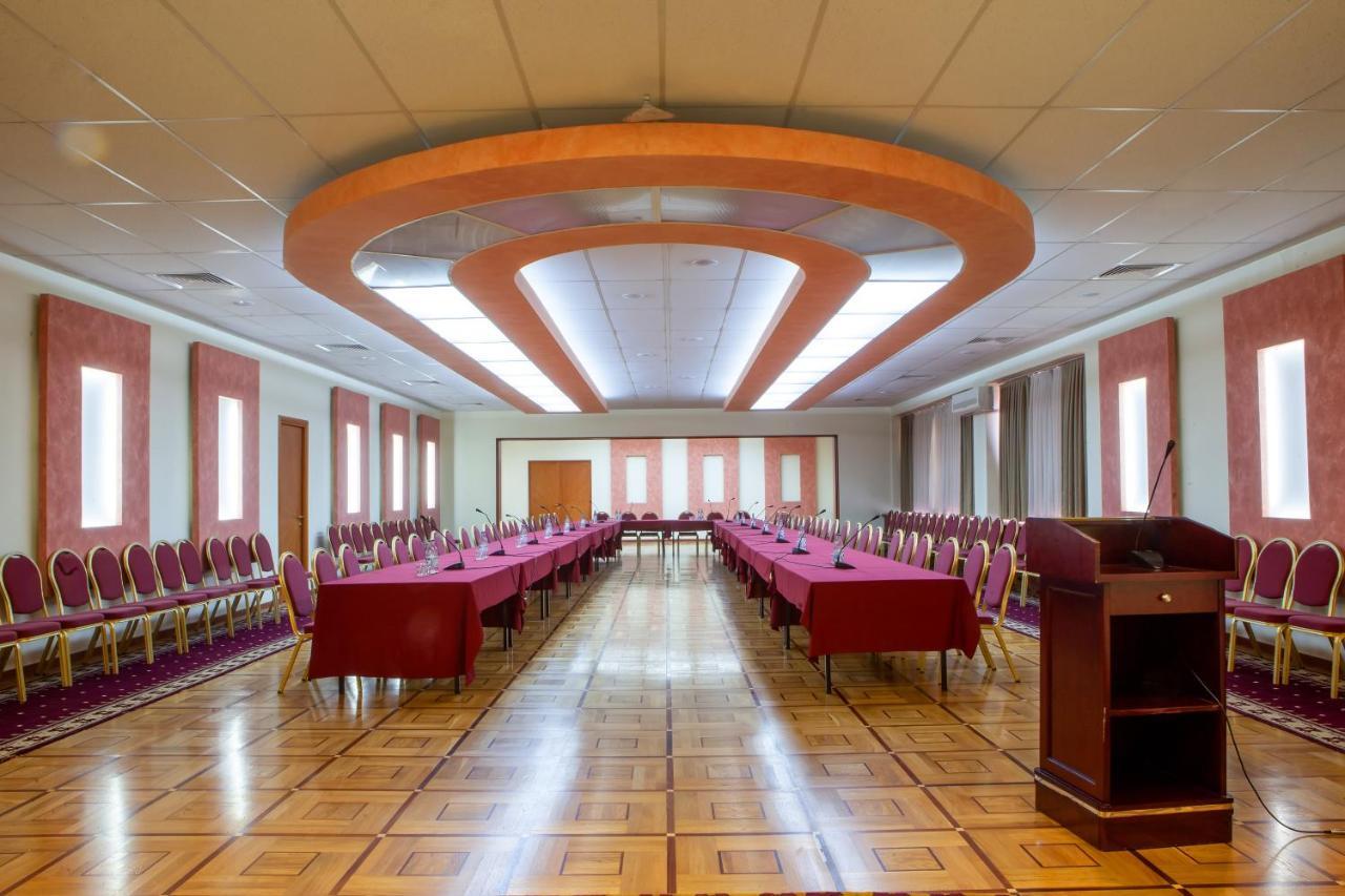 יירבאן President Hotel By Hrazdan Hotel Cjsc מראה חיצוני תמונה