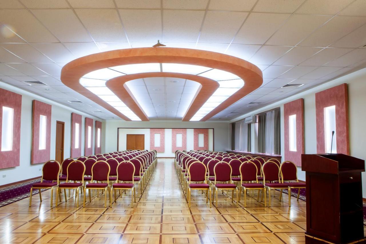 יירבאן President Hotel By Hrazdan Hotel Cjsc מראה חיצוני תמונה